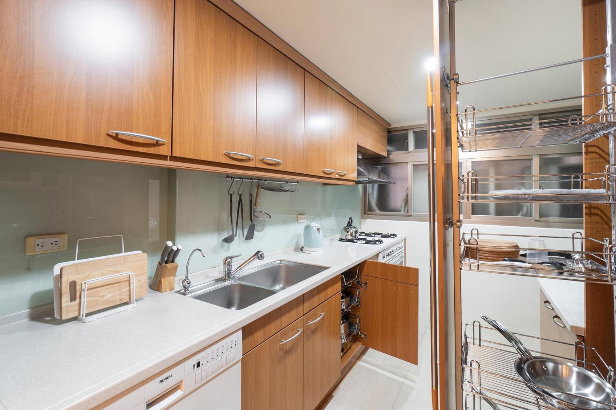3b2b Warm Cinema 4 Min To Xinyi Anhe Mrt 三房二衛 投影機 4分到信義安和站 Apartment