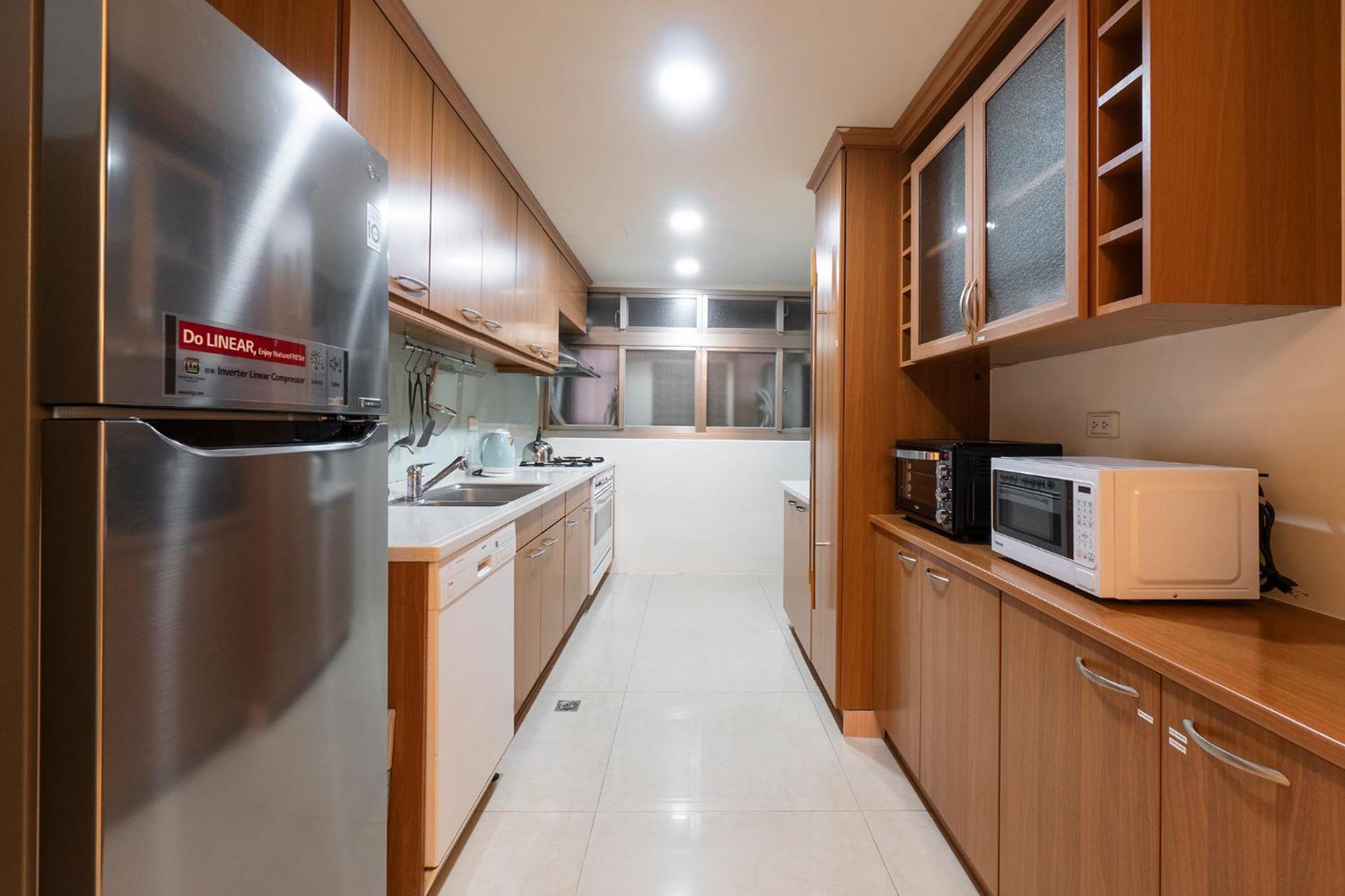 3b2b Warm Cinema 4 Min To Xinyi Anhe Mrt 三房二衛 投影機 4分到信義安和站